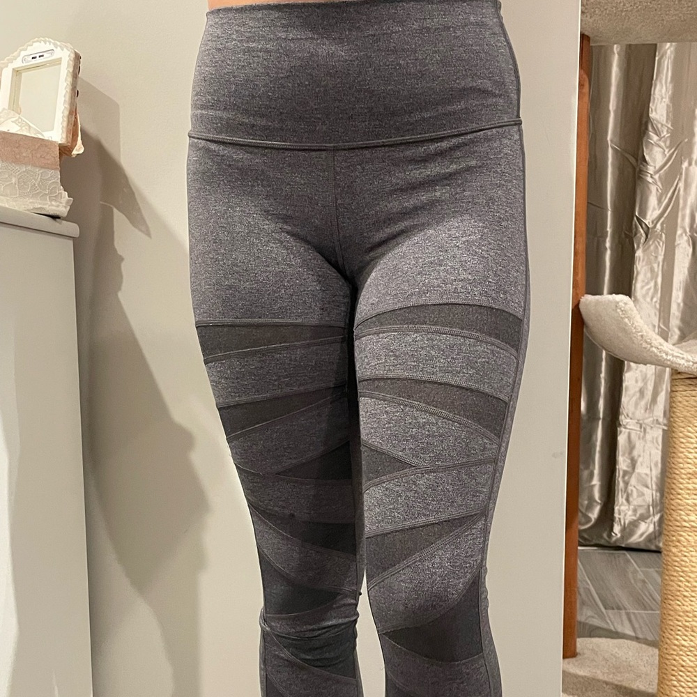 Grey geometric patterned Lululemon leggings